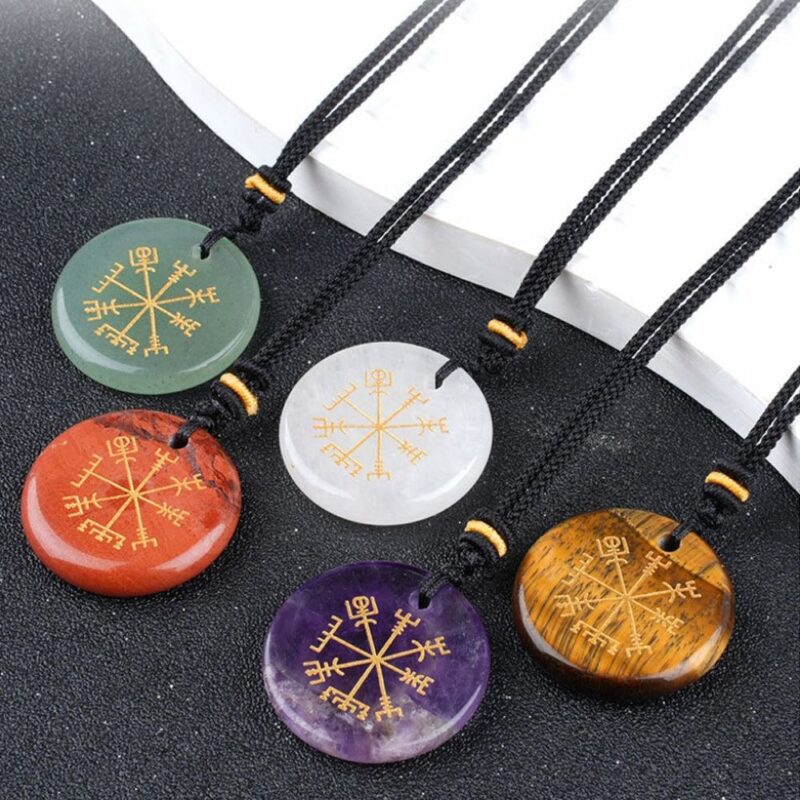 Медальон рунический компас Вегвизир